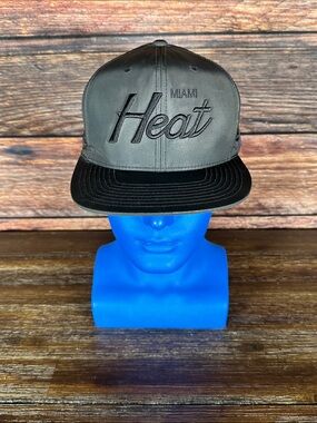 Mitchell & Ness Miami Heat Black Snapback